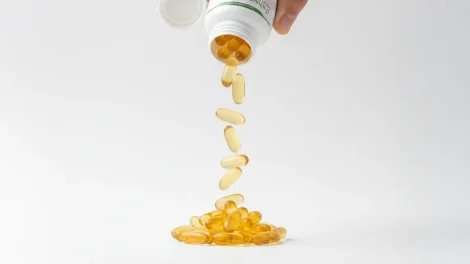 Softgels Pouring
